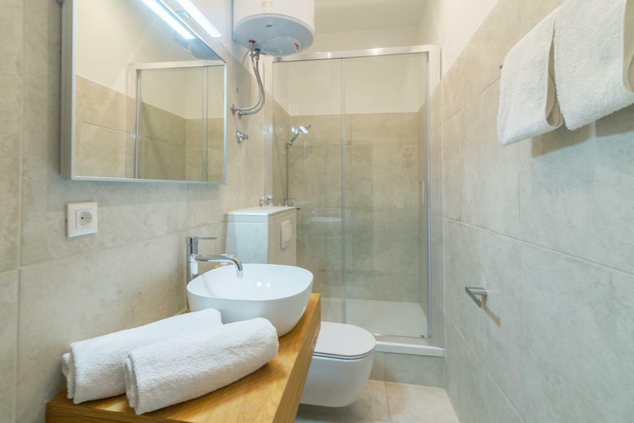 Studios & Apartments Porto Zadar Bagian luar foto