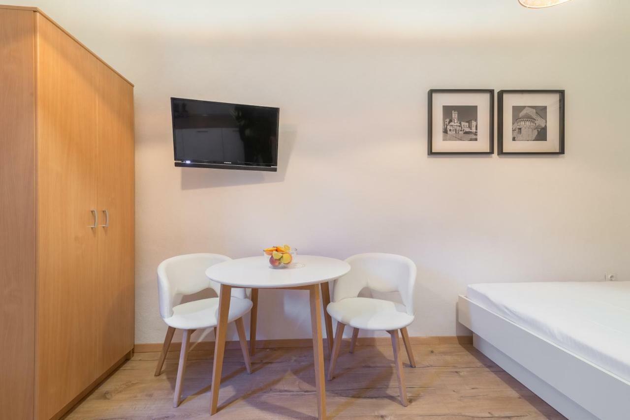 Studios & Apartments Porto Zadar Bagian luar foto