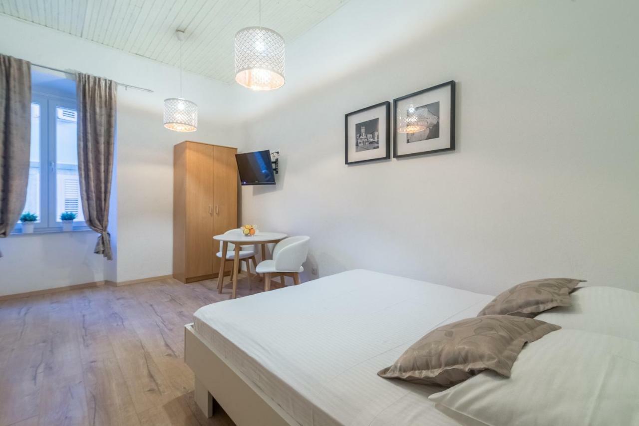 Studios & Apartments Porto Zadar Bagian luar foto