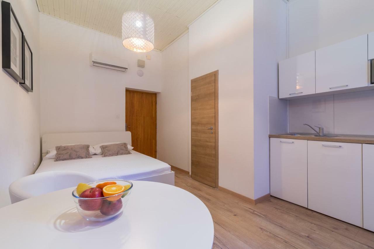 Studios & Apartments Porto Zadar Bagian luar foto